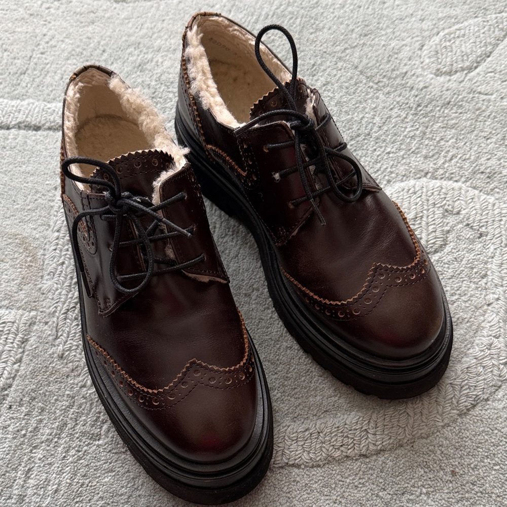Spanish leather shoes with natural fur lining